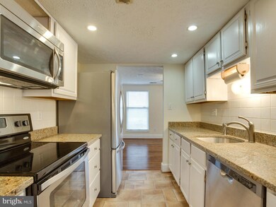 22360 Stablehouse Dr, Sterling, VA 20164 - photo 7