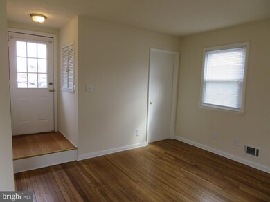 5414 Quesada Rd, Riverdale, MD 20737 - photo 7