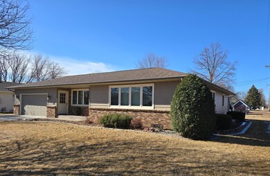 802 7th Ave SE, Pipestone, MN 56164 - photo 2