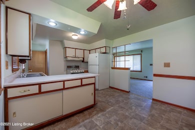 8813 Maple Rd, Louisville, KY 40229 - photo 6