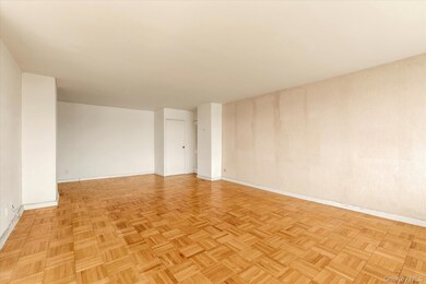 The Cryder House unit 11L, Whitestone, NY 11357 - photo 5