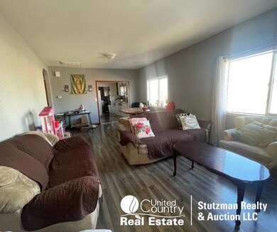 209 S Adams St, Hugoton, KS 67951 - photo 2