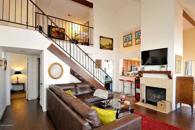 2226 W Beaubien LN_Living