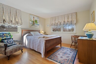 857 S Euclid Ave, Elmhurst, IL 60126 - photo 2