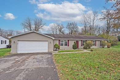 6241 Skyline Dr, West Chester, OH 45069 - photo 2
