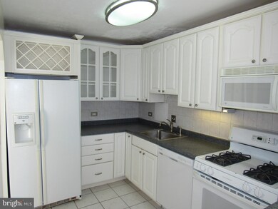 Chatham Condominiums unit 418, Arlington, VA 22203 - photo 7