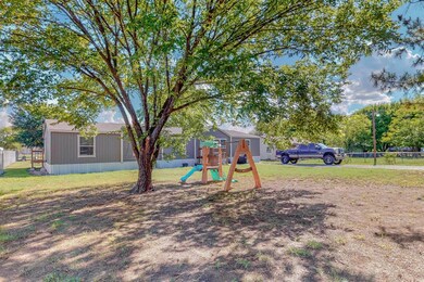 1044 Meadow Oaks St, Azle, TX 76020 - photo 6