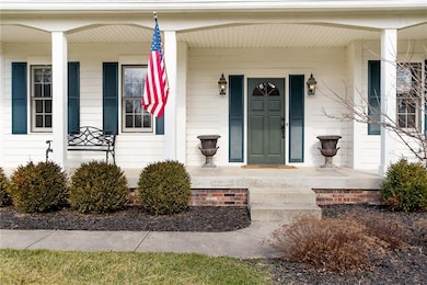 10521 Chestnut Hill Cir, Fishers, IN 46037 - photo 2