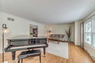 655 Cavalcade Cir, Naperville, IL 60540 - photo 2