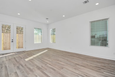 778 W Tidwell Rd unit H, Houston, TX 77091 - photo 4