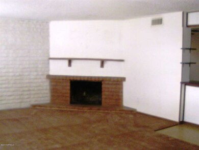 Livingroom fireplace