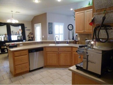 107 Elmwood Cir, Elk City, OK 73644 - photo 6