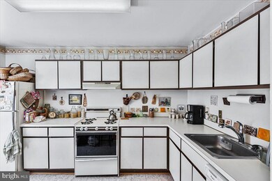 19 Canterbury Square unit 102, Alexandria, VA 22304 - photo 7