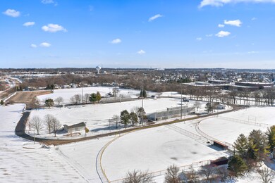 305 Buckingham Cir unit D, Elgin, IL 60120 - photo 3