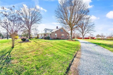 1528 E Fairfield Rd, High Point, NC 27263 - photo 3