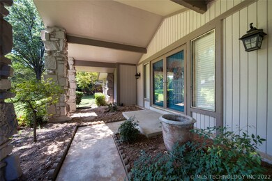 Large vaulted front patio