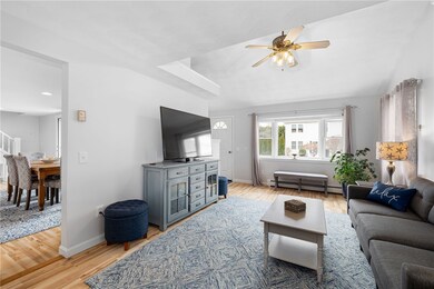 Living Room w/Vaulted Ceiling