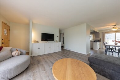 4802 Forest Edge Dr, Cleveland, OH 44144 - photo 3