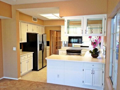 Kitchen with breakfast bar