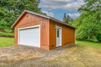 Detached Garage