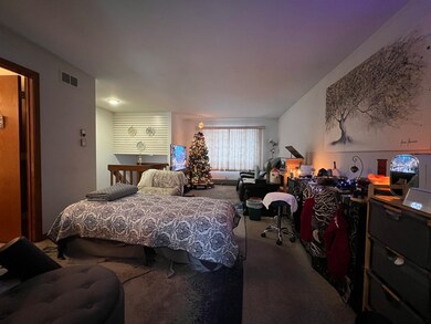 509 E Lake Ave unit B, Round Lake, IL 60073 - photo 3