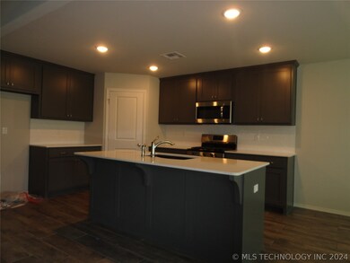 1900 E Tucson Place, Broken Arrow, OK 74014 - photo 3