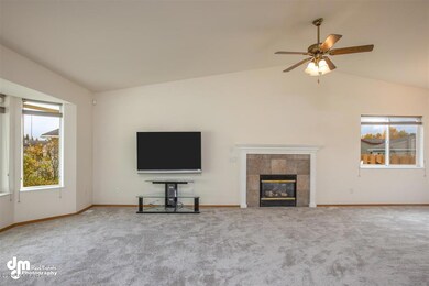 Living Rm w/Gas Firepalce