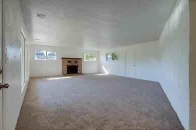 904 NE 9th-6
