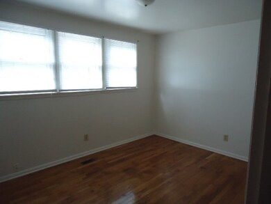 300 Delmar Rd, Jacksonville, NC 28540 - photo 5