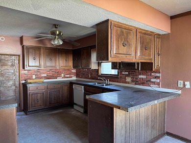 11 2nd St NW, Oelwein, IA 50662 - photo 5