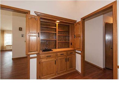Wet bar in den