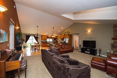 1065 NW Rimrock Dr, Redmond, OR 97756 - photo 5