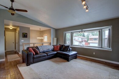 Living Room W/Wood Flooring