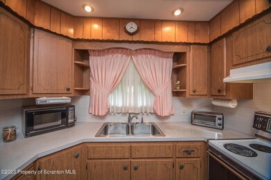 800 Hollenback St, Moosic, PA 18507 - photo 4