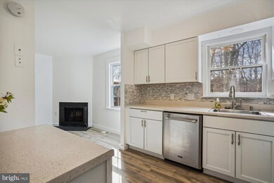 3092 Southern Elm Ct, Fairfax, VA 22031 - photo 5