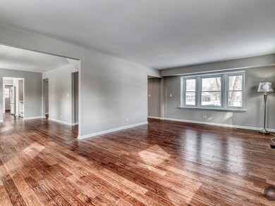 Big - Front to Back Living Room with OPEN Access t