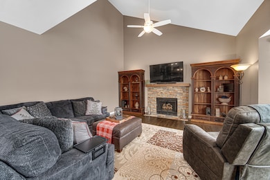 1008 Asbury Dr, Aurora, IL 60502 - photo 7