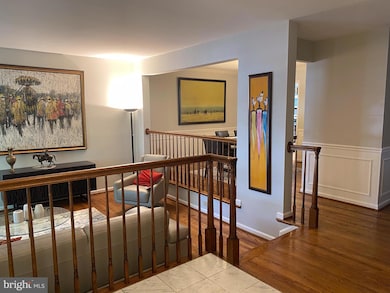 10803 Brewer House Rd, Rockville, MD 20852 - photo 4