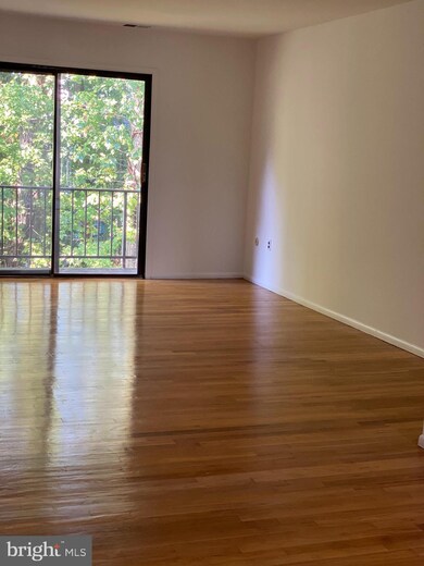 901 Silver Ct, Hamilton Square, NJ 08690 - photo 4