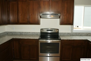 532 NE Evergreen Ave, Dallas, OR 97338 - photo 6