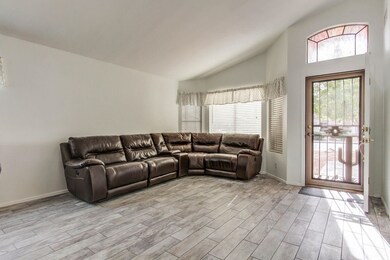 004_Living Room