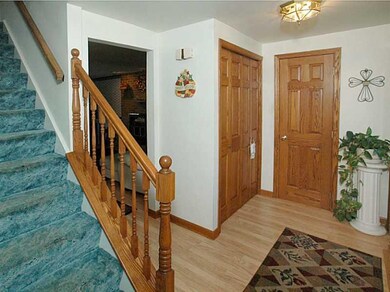 Entry/Foyer.