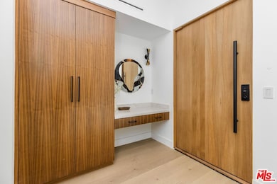 14899 Round Valley Dr, Sherman Oaks, CA 91403 - photo 2