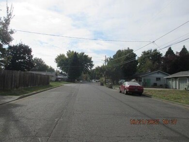 1135 SW Cottonwood St, Grants Pass, OR 97526 - photo 5