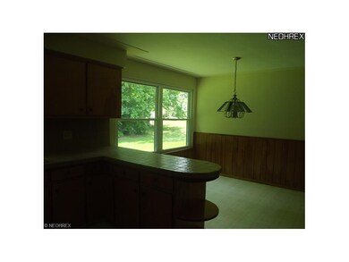 Large eating area in kitchen