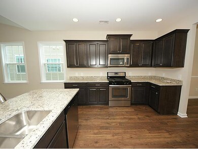 395 Whispering Breeze Ln, Summerville, SC 29486 - photo 3