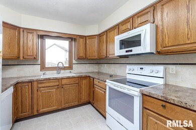 2514 E 51st St unit D, Davenport, IA 52807 - photo 7