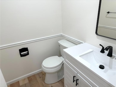 304 S Silver Top Ln, Raymore, MO 64083 - photo 6