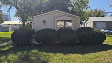 211 W Washington St, Wheatland, IA 52777 - photo 3