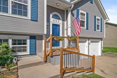 802 Meadow Ln, Raymore, MO 64083 - photo 3